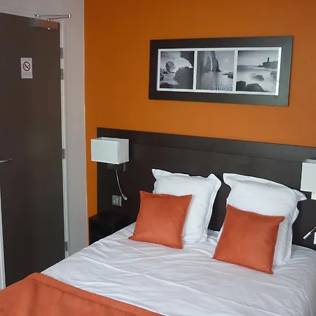 Hotel De La 3*